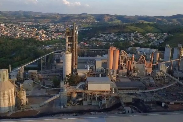 Foto notícia - Maior fabricante de cimento do mundo, Lafarge-Holcim pode deixar o Brasil